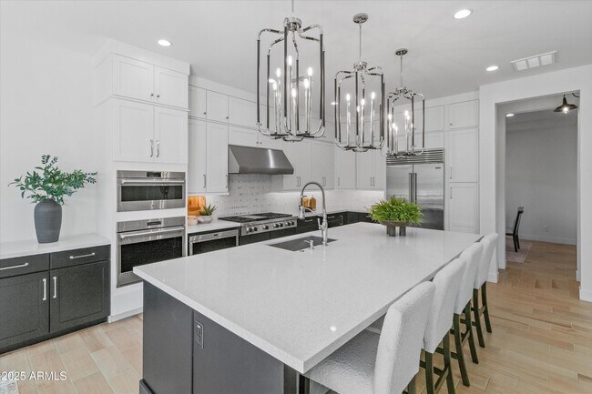 Building Photo - 3890 E Andalusia Ave