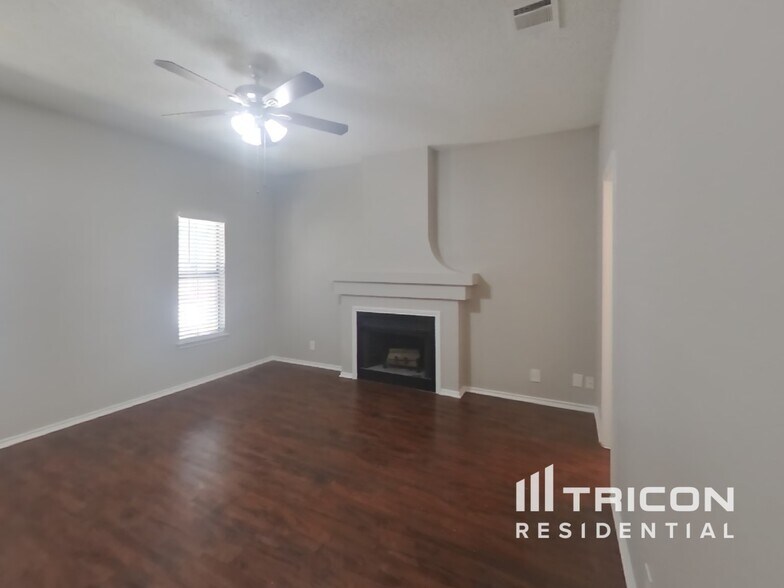 Building Photo - 8035 Dove Trail Dr