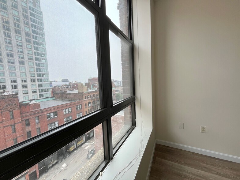 Building Photo - 83 Essex St