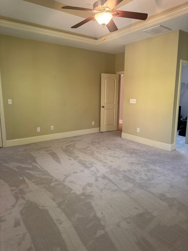 Building Photo - Elegant Full-Brick Estate 4 bedroom/2.5 ba...