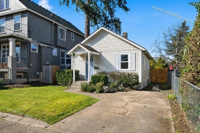 Building Photo - Charming 1-Bedroom Home in Portsmouth with A/C, Fenced Yard & Off-Street Parking