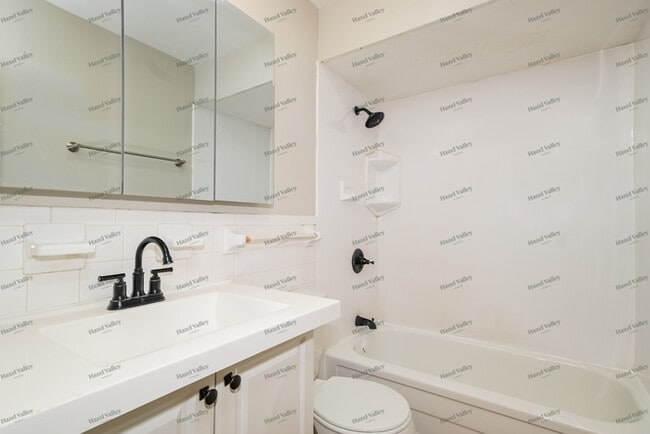 Building Photo - 310 Patterson Ln