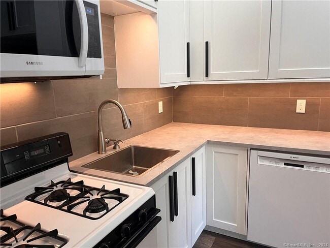 Building Photo - 60 Olcott Way