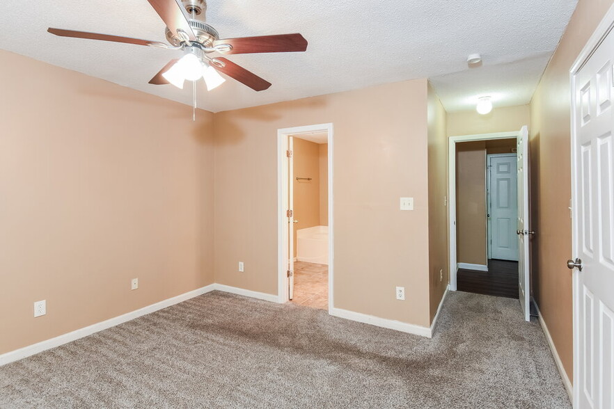 Building Photo - 1531 Wembley Dr