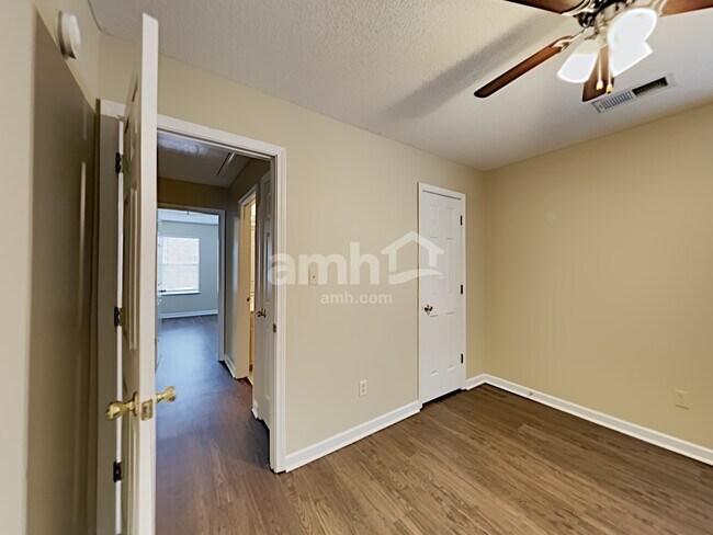 Building Photo - 8396 Cross Pointe Drive