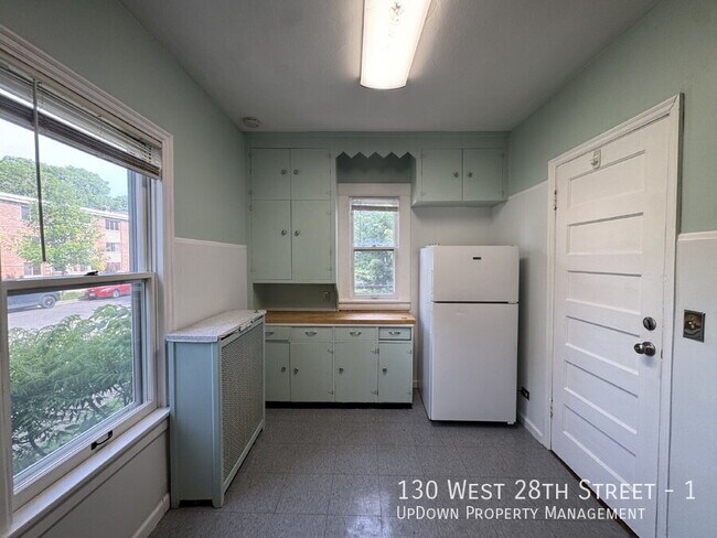 Building Photo - 130 W 28th St