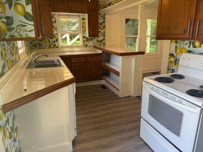 Building Photo - 1 Bedroom 1 Bath Apartment in Greeneville, TN
