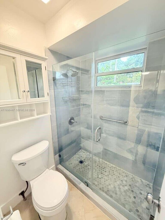 Building Photo - 325 NE 131st St