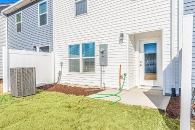 Building Photo - 205 Maddox Dr