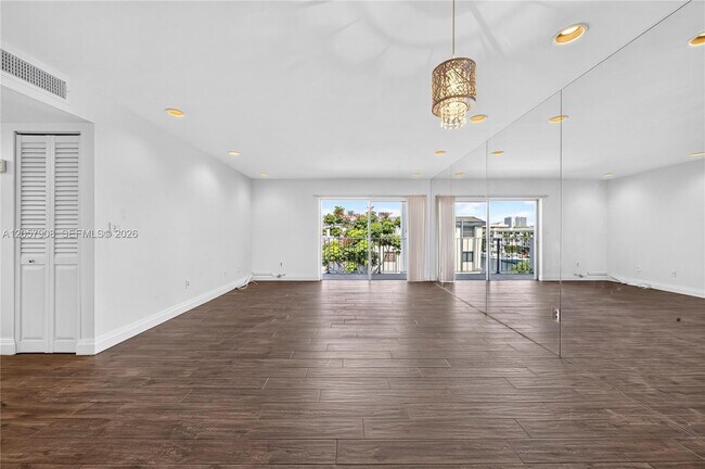 Building Photo - 3642 NE 171 St