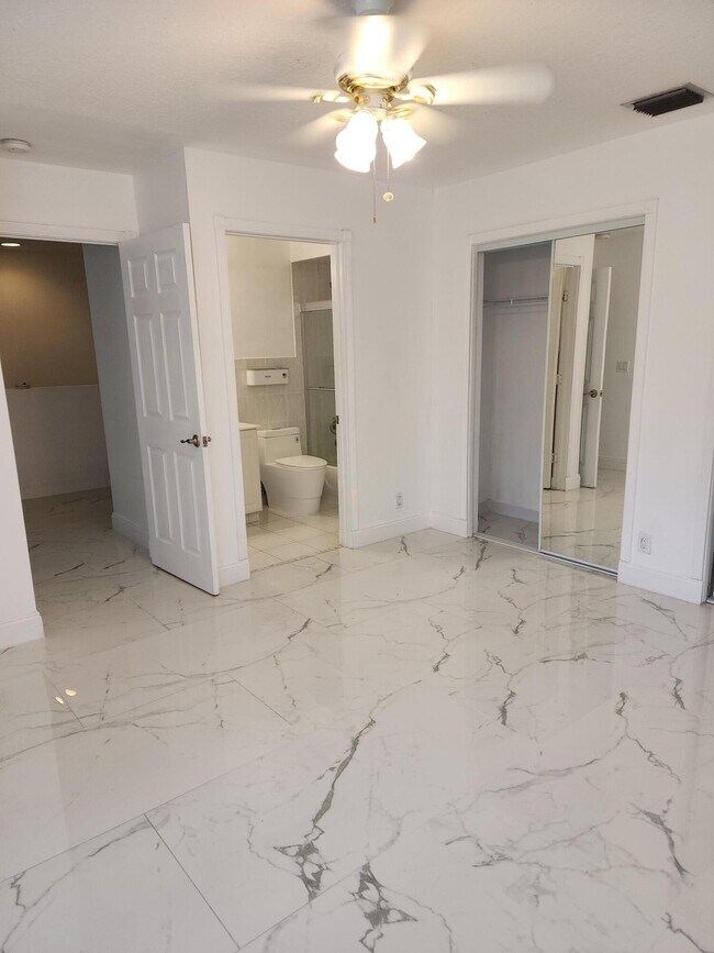 Building Photo - 5524 Boynton Gardens Dr