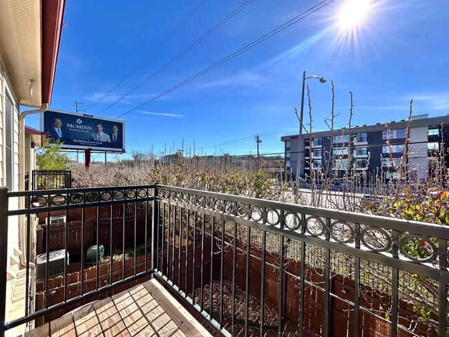 Building Photo - Charming 2-bedroom, 2.5-bathroom home at The Arbors at Riverside