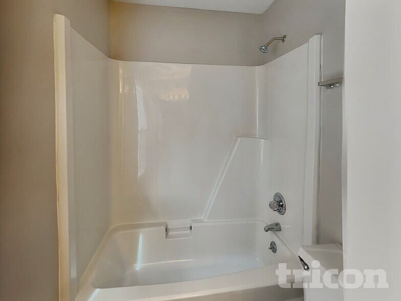 Building Photo - 216 Netherland Dr