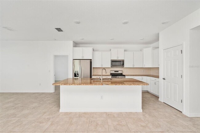 Building Photo - 6175 SW 74th Ct