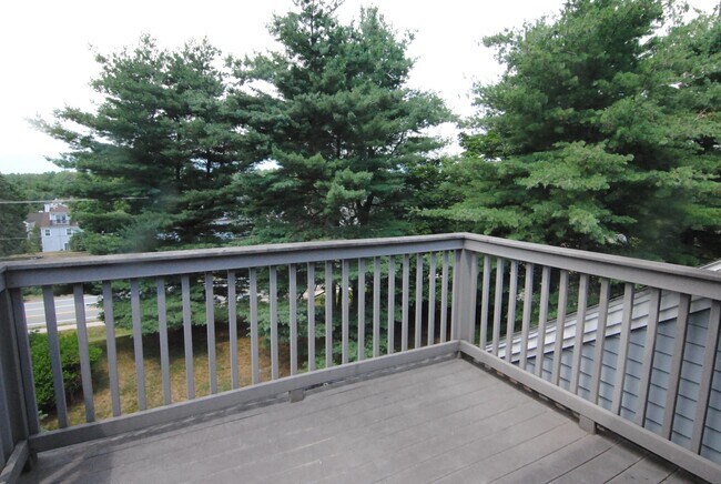 Building Photo - 7 Meadowview Cir