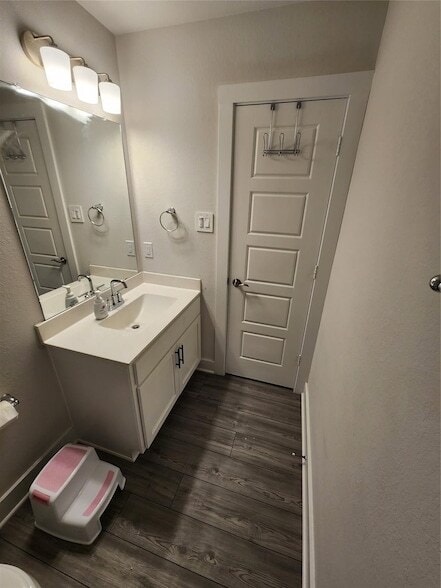 Building Photo - 10603 Whitejacket