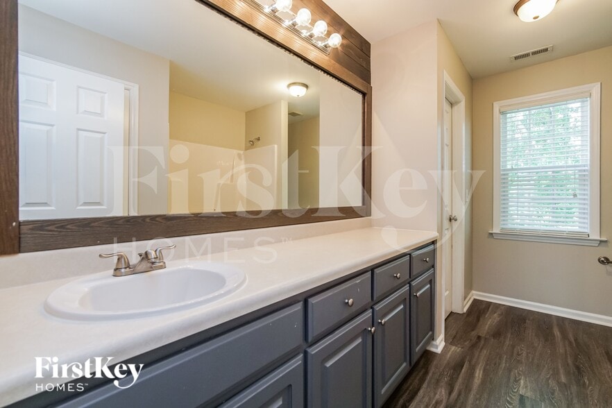 Building Photo - 136 Wood Bend Ct