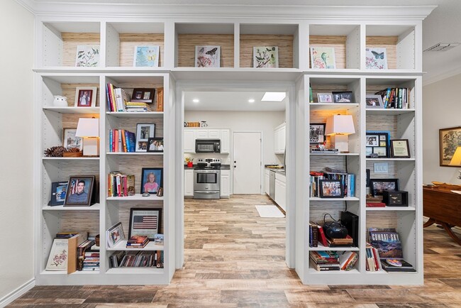 Building Photo - 1008 Edinburgh Dr