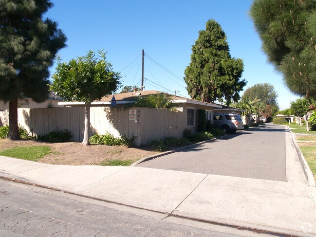 Building Photo - 2417-2419 Elden Ave