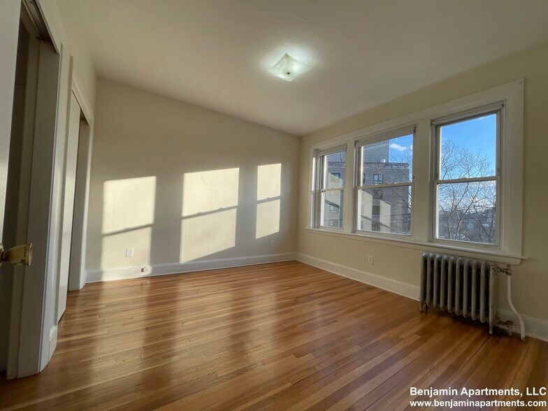 Building Photo - 33 Lancaster Terrace