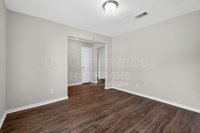 Building Photo - 15707 Lone Tree Dr
