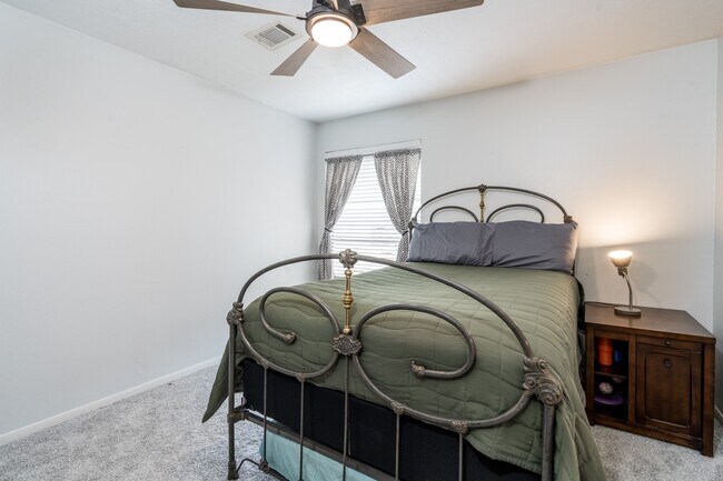 Building Photo - 203 B Lakeview Terrace