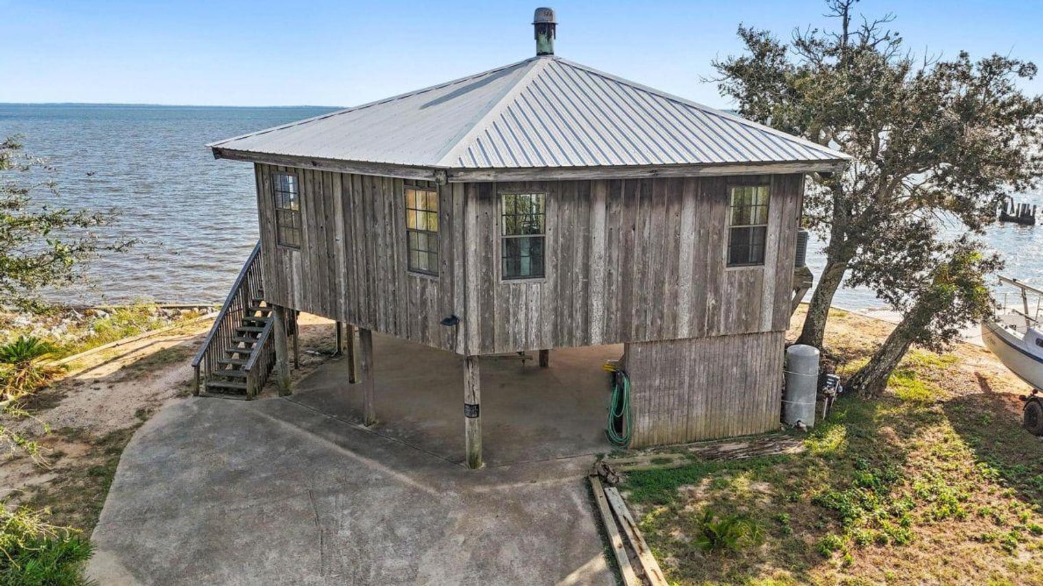 Building Photo - 6001 Belle Fontaine Dr