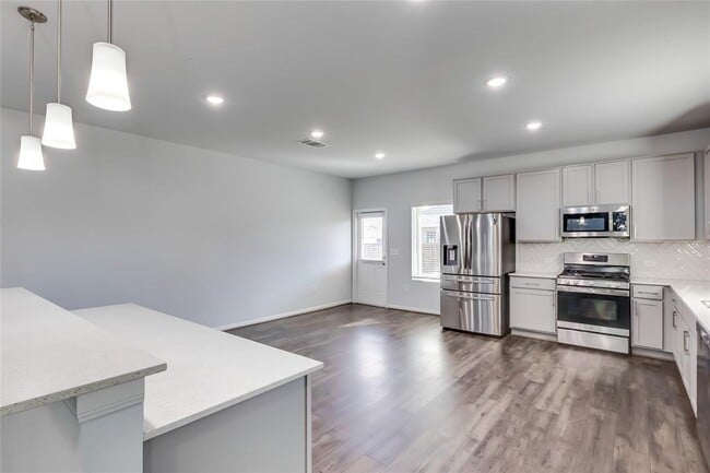 Building Photo - 6601 Avila Way