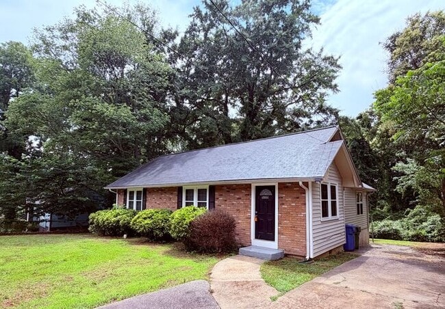 Building Photo - Venetian Hills Hidden Gem! 3 Bed - 2 Bath Near Fort McPherson, Available NOW!
