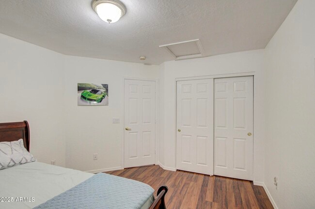 Building Photo - 218 E Sunburst Ln