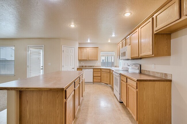 Building Photo - Beautiful home located in sought after Sundance Subdivision