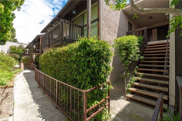 Building Photo - 314 Miraleste Dr