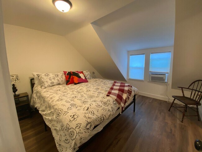 Building Photo - Pet Friendly |Stylish 3 Bedroom | 2 Bath Duplex in The Dalles – Great Location & Modern Comforts