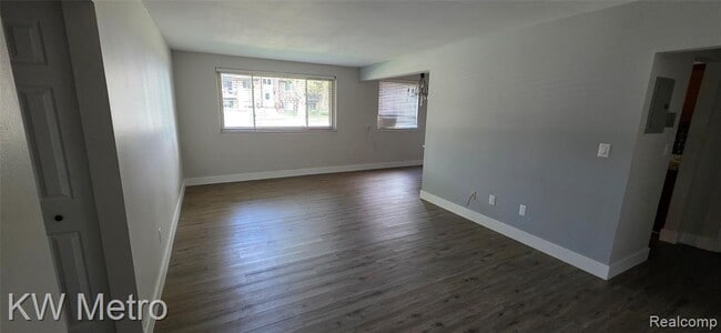 Primary Photo - 403 Riviera Dr