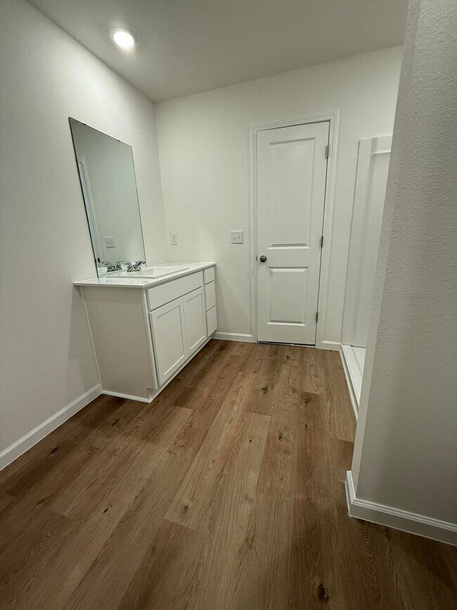 Building Photo - MOVE-IN SPECIAL - LIMITED OFFER!! Four Bedroom/Two Bath - Summerdale