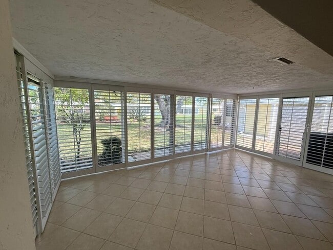 Building Photo - 5835 Tidewood Ave