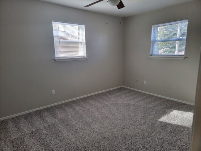 Building Photo - Win a 55 Inch TV! $99 Move In Special! 2BR in Norman! W/D Hook Ups!