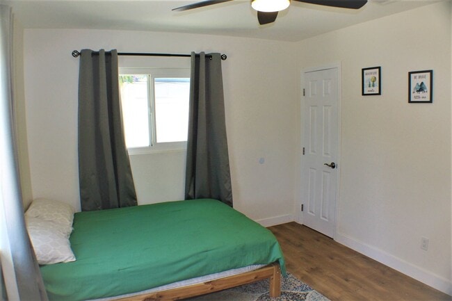 Building Photo - Loma Linda Cottage Near University