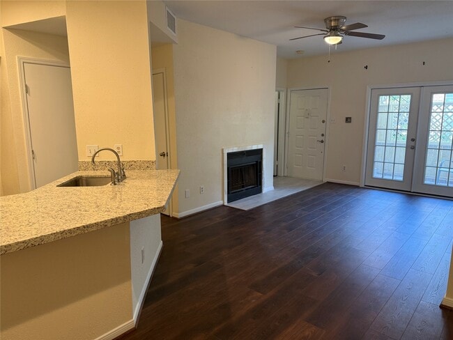 Building Photo - 2121 El Paseo St
