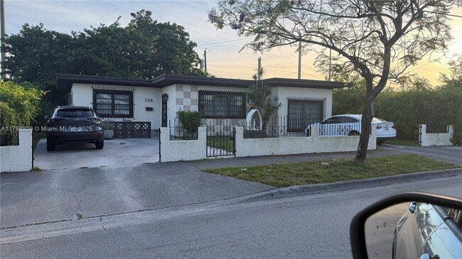 Primary Photo - 728 SE Park Dr