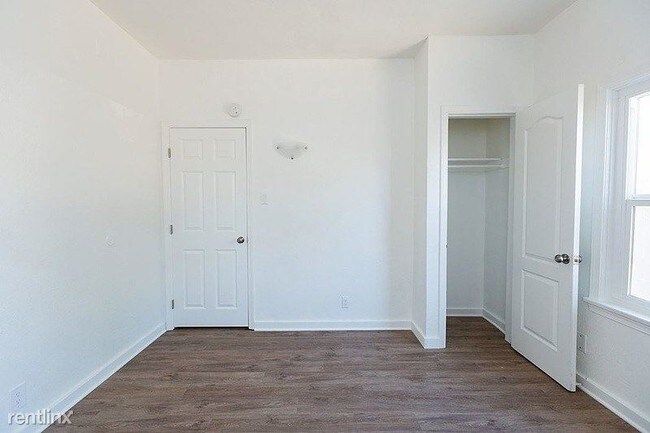 Building Photo - 3 br, 1 bath Apartment - 1640 Gundry Avenue D