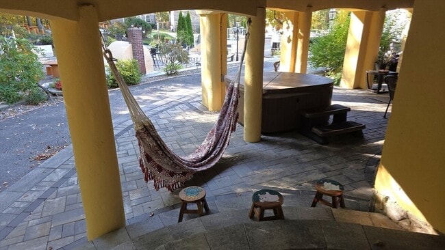 Building Photo - 85 Burlingame Rd