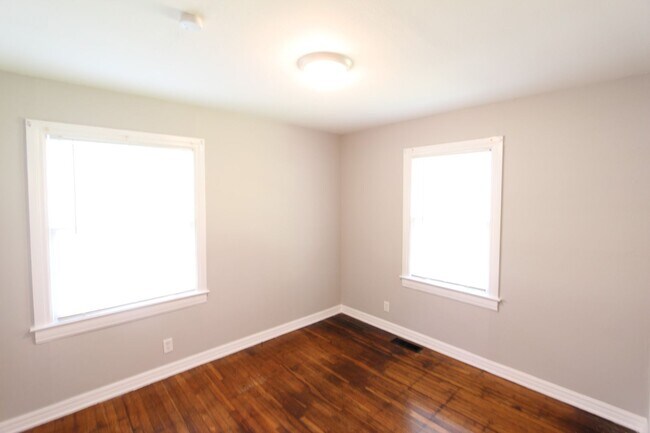 Building Photo - New On The Market! 3 Bedroom 1 Bath