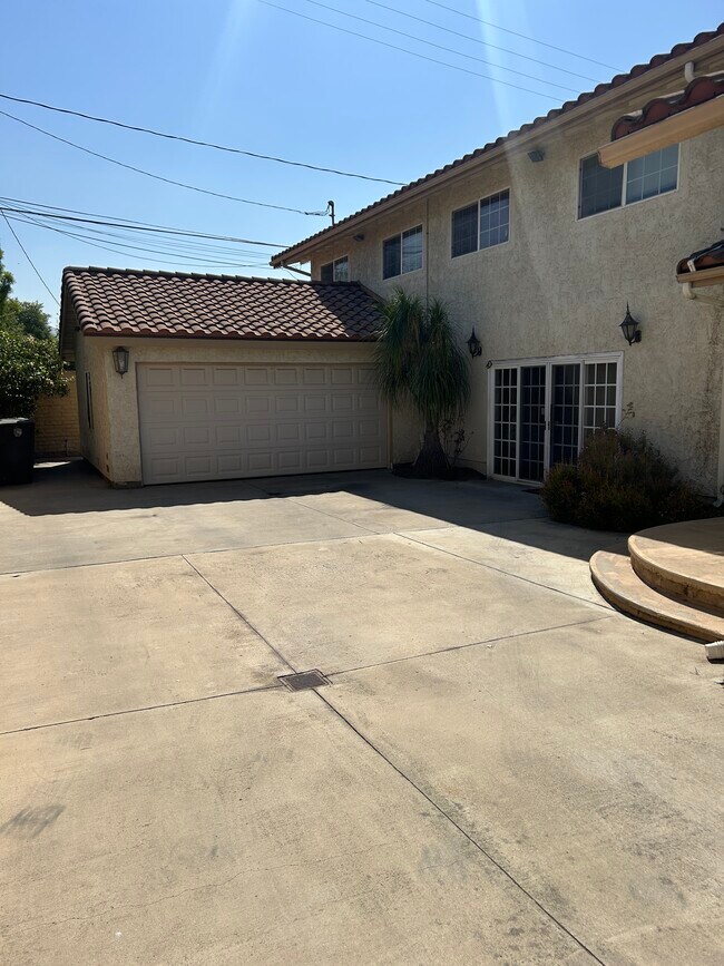 Building Photo - 118 S Orchard Dr