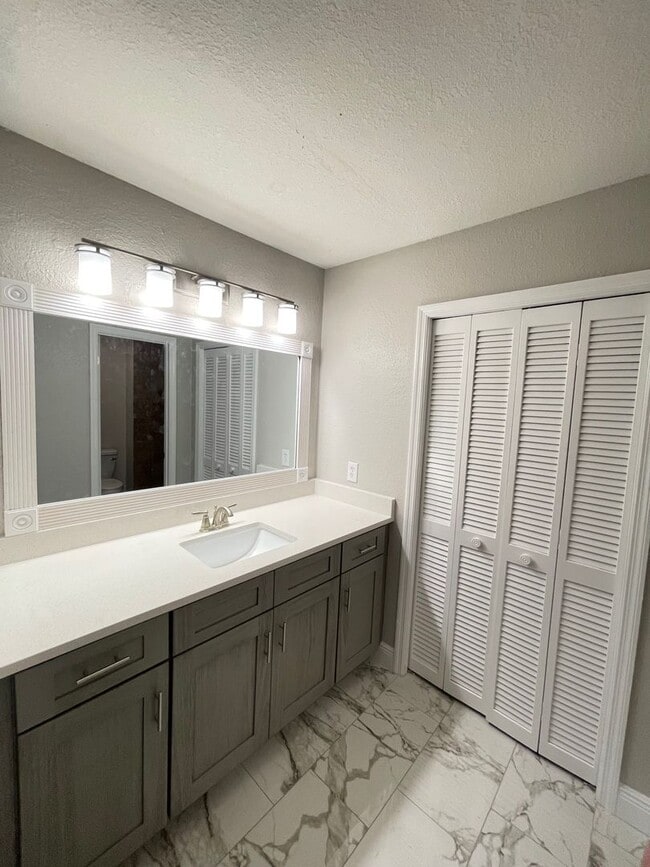 Building Photo - Amazing 4 BR 3 BA Altamonte home with Cons...