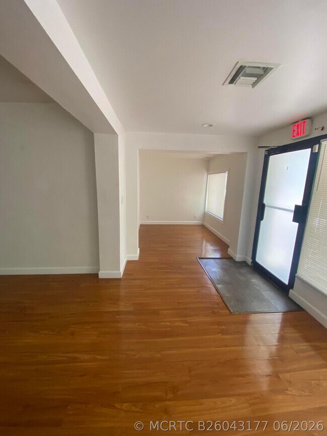 Building Photo - 809 E Broward Blvd