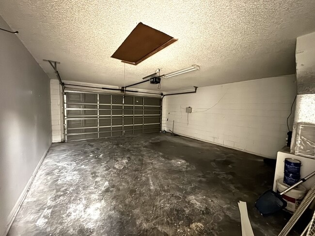 Building Photo - 2728 Corrigan Dr