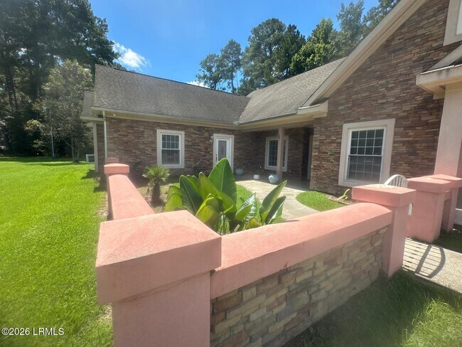 Building Photo - 557 Willie Mae Aiken Dr