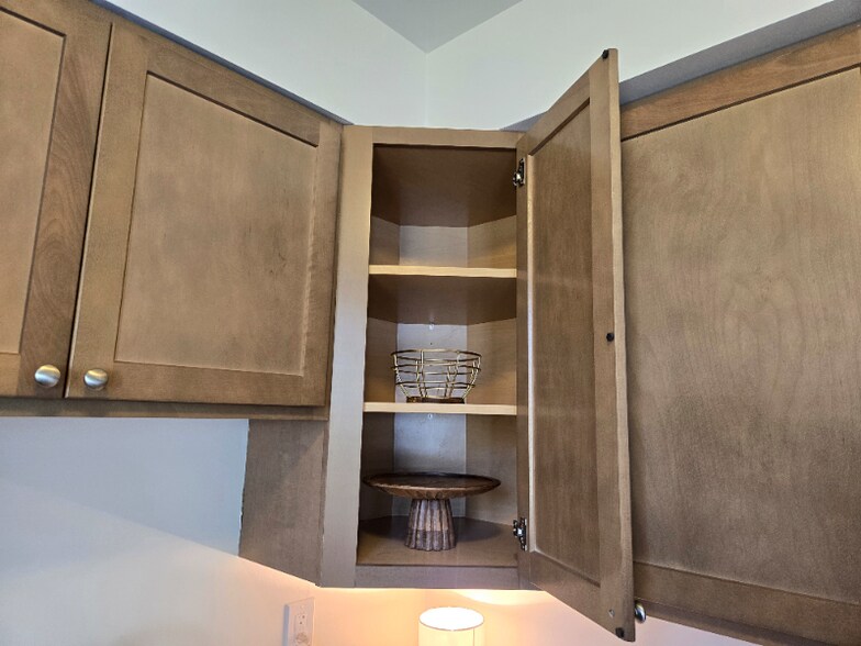 Building Photo - 100 Melvin Ave