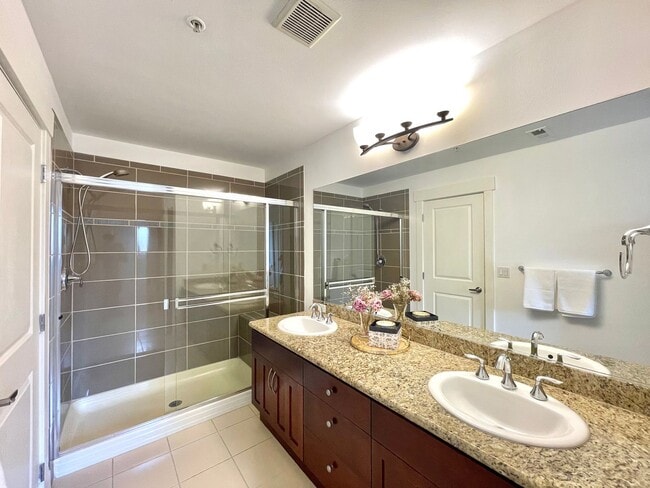Building Photo - Great Townhome for rent